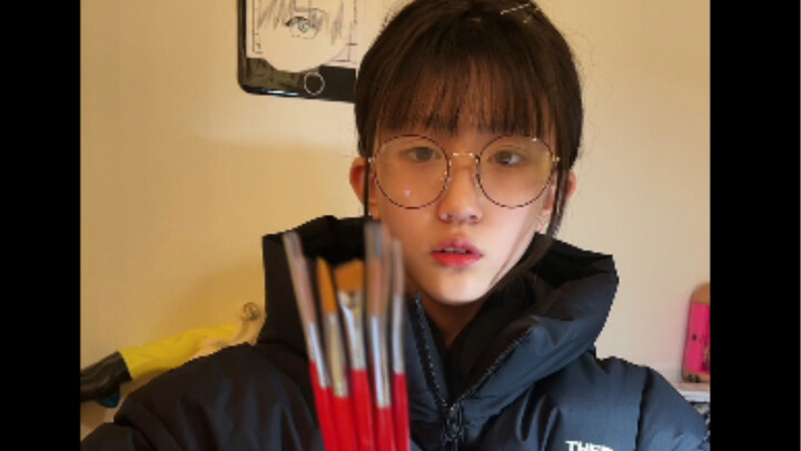 Aren’t all cute girls dreaming of being a glasses-wearing girl?