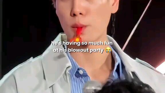 Phuwin have her own word (phuwintang) 🙋💁