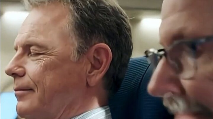 The assistant accidentally booked economy class for the boss, and something unexpected happened...