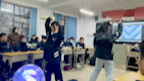 คลิกเข้าไปดูวันปีใหม่ของโรงเรียนมัธยมต้น Yueyang No.1 โรงเรียนมัธยมปลายหญิงล้วนค่ะ ขอโทษด้วยนะคะ สีช