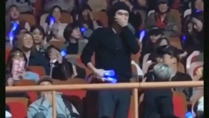 【EXO】Sehun: Tôi chẳng phải bỏ tiền ra để xem biểu diễn sao?