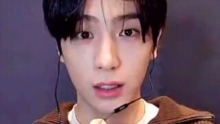 “Cô gái 25 tuổi là em bé, đàn ông là chú”, cỗ máy lấy lòng người hâm mộ hoàn toàn tự động…