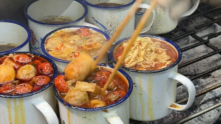 Anh chàng bảo mới học được ngày đầu tiên đã ra bán hàng rồi...