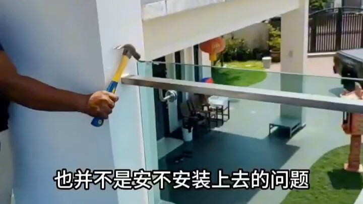 جميل جدًا! زجاج متشقق فريد من نوعه صُنع بواسطة الطرق بمطرقة #زجاج_متشقق #ديكور_المنزل