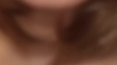 เกี๊ยวสวมเข็มขัดนิรภัยในการนอน และไบรอันก็ต้องตกใจเมื่อตื่นขึ้นมา