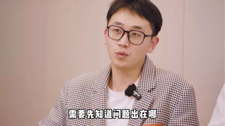 إقامة التواصل مع العملاء عمل بالغ الأهمية.