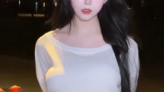 cô ấy thật xinh đẹp