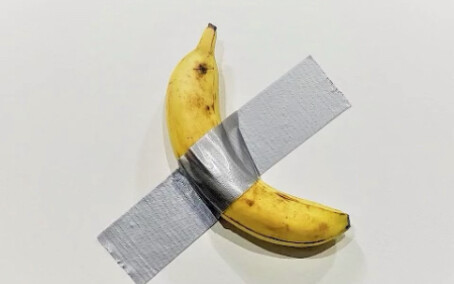 ศิลปิน Criatura ใช้ภาพวาดที่แอบนำเข้าไปในพิพิธภัณฑ์ศิลปะเพื่อหยิบขวานแห่งคำถามขว้างใส่ศิลปะสมัยใหม่