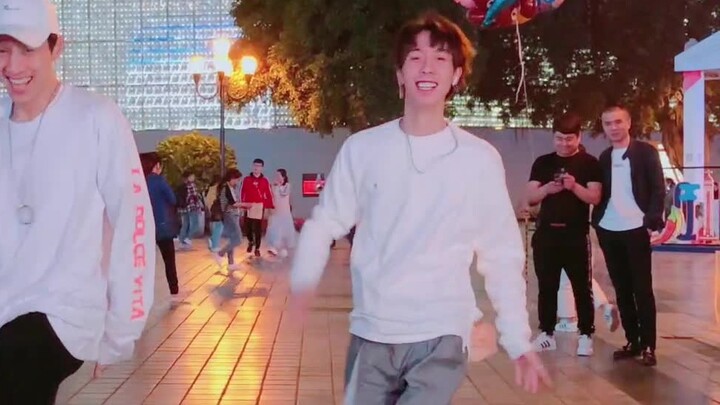 การเต้นรำที่ได้รับความนิยมมากที่สุดทุกๆ ปี คุณคิดว่าการเต้นรำแบบใดจะเป็นการเต้นรำที่ได้รับความนิยมมา