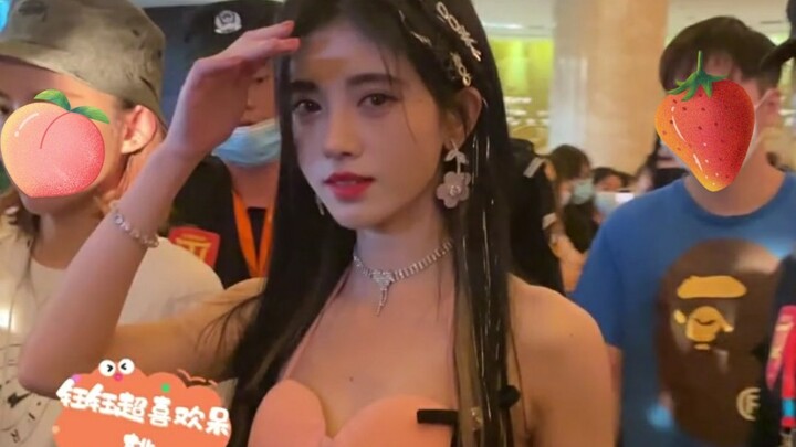 เจอจวีจิ้งอีโดยบังเอิญ แค่สบตากันวินาทีนั้นก็เริ่มใจเต้น!