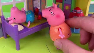 Toy Story-Mother Pig sends Peppa to school