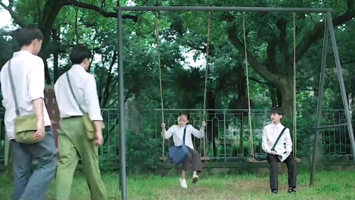 Hahaha, một ông to lớn như vậy mà bắt nạt bé gái!