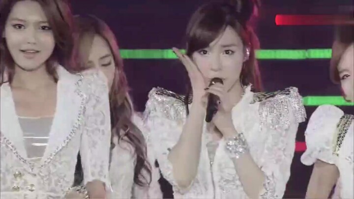 เพลง "OH!" ของ Girls' Generation ในปีนั้น Girls' Generation คว้าแชมป์ในรายการ Music Bank ติดต่อกันถึ