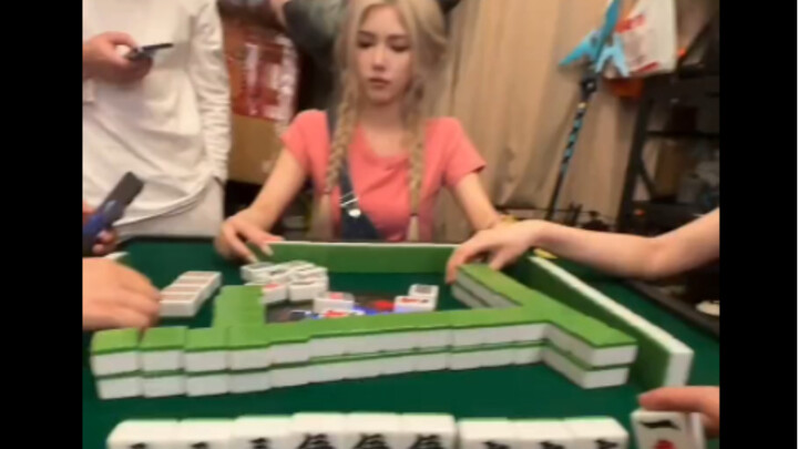 هذا الدوران الواحد يبدو وكأن قرناً قد مر.