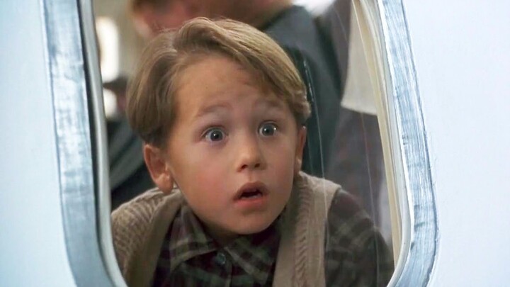 [Science Fiction Fans] "Flying Magic Treasure", a boy was on a plane and found a car flying in the s