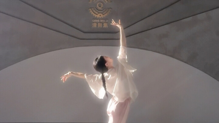 In a flash, the vivid shadows and floating lights reflected the palace