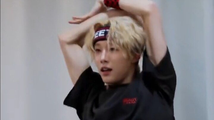 【Trần Quán Duệ】Điều ước thành hiện thực!!! Nhảy bài Gabriela (chạy lung tung)