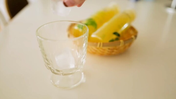 นี่คือวีโลกละหว่างเปลี่ยนศักราช นานๆ ทีจะพาทุกคนมาดูชีวิตเล็กๆ ของครอบครัวเราสามคนนะ!