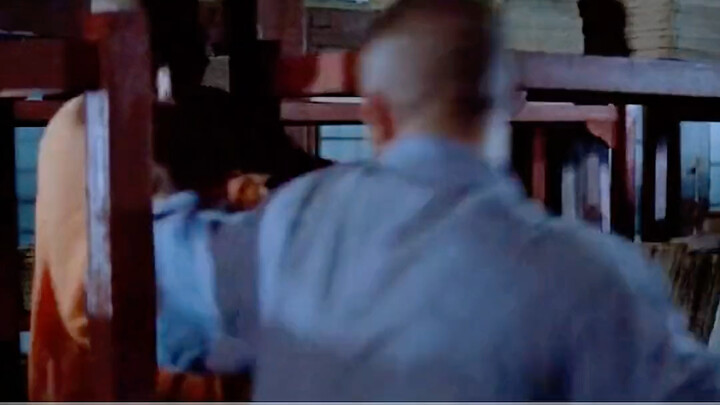 Man Disguises Himself as a Monk to Sneak into the Temple, All Just to Get Close to the Sutra Pavilio