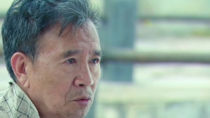 A scavenging elderly man was looked down upon while eating noodles, only to discover that the billio
