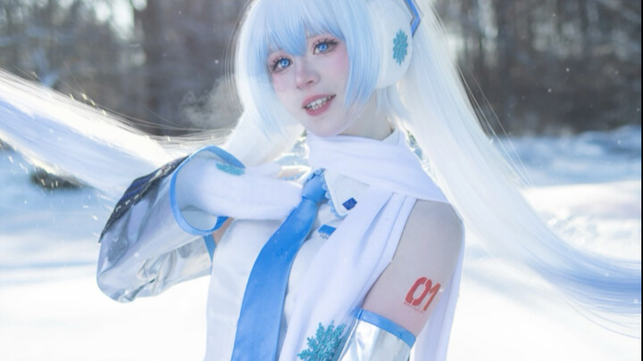 Hatsune Miku in -20°C Russia: A Must-Shoot Adventure!