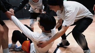 Wang Hedi went to play ball again. At the end of the video, his little Didi was severely beaten.