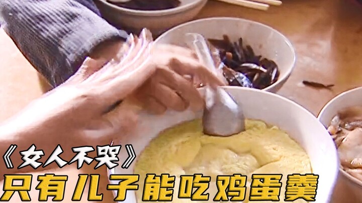 Mợ ruột ăn chặn tiền trợ cấp của cháu trai, chỉ cho nó ăn cơm trắng, còn bản thân thì dành toàn đồ n