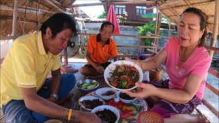 แซ่บสุดๆกับแกงเห็ดรวม2อย่างพร้อมกัน