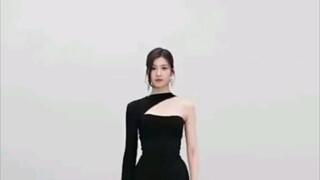 Sana's dance in this segment is simply divine! Who can resist a figure like that—it's so devastating