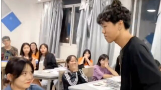 Saya pikir Anda mencoba menggoda perempuan, tetapi Anda akhirnya bekerja secara profesional