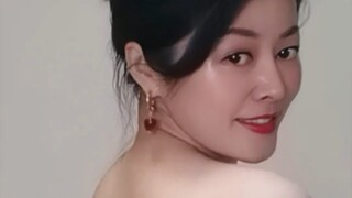 Do you think she looks like that female star?