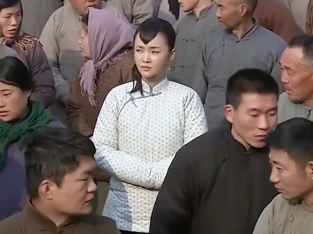 Pada hari pernikahan pengkhianat, prajurit menyusup ke pesta makan malam dan langsung menangkap hidu