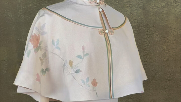 أيّ سيدة من بنات الأُسر الثرية هذه هي صاحبة هذا القِفطان؟