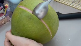 Jeruk bali ini, begitu mudah dikupas, sungguh luar biasa #MengupasJerukBali