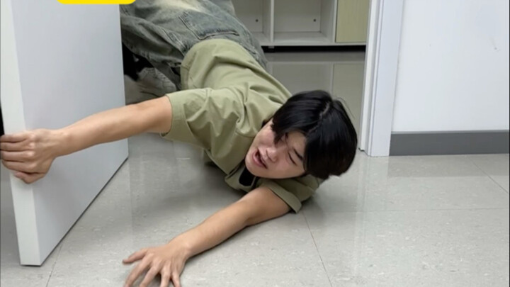 فتى الاقتصاد الرمادي في الجامعة 2