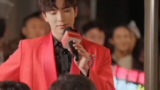 Cháu trai của sư phụ Mai Lan Phương, một vị sư phụ của trường phái Mai, chẳng trách giọng nói và ngo