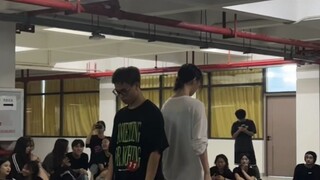 Làm giáo viên dạy khiêu vũ điều hành một câu lạc bộ thì như thế nào?