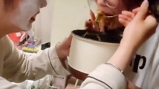 快吃！查寝的快来了！