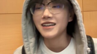 عندما يجلس الرجل المنعزل والرجل المجرد على نفس الطاولة