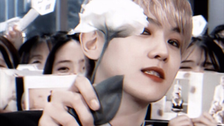 【Byun Baekhyun】GIF Level Dewa yang Langsung Membuat Hati Berdebar pada Pandangan Pertama
