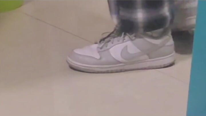 มาเรียนในเมืองใหญ่ พอเห็นรองเท้าของเพื่อนร่วมห้องที่เต็มไปด้วยตะขอ ผมกลับพูดอะไรไม่ออก เพราะความรู้ส