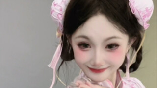 Rambut berantakan + tangan tanpa kipas meniru versi si juru masak cilik Tiongkok yang mengirimkan bu