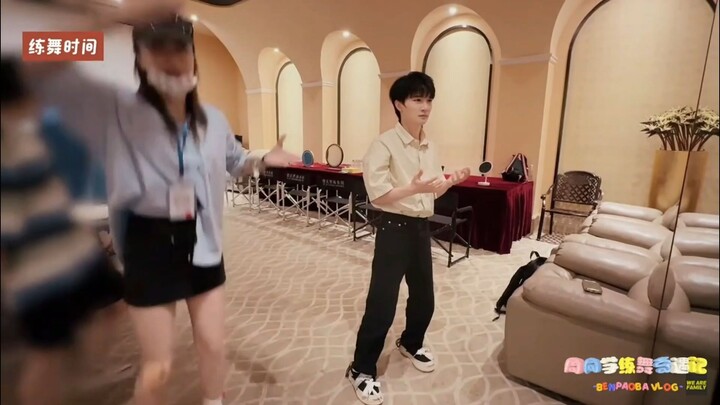 The Kitten's Journey to Taming Its Limbs - Round 5: Zhou Tongxue's Dance Practice Adventure