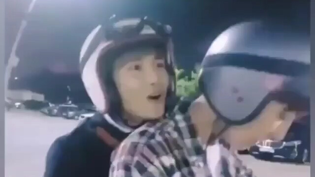 【พัคชานยอล/คิมจุนมยอน】พี่ชายคนโตที่โอบกอดชานนีอย่างอ่อนโยนอยู่เบาะหลัง