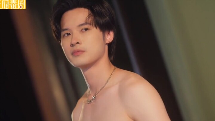 小受暗恋小攻想拍照，没想到还是肌肉腹黑帅哥
