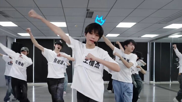 【Wang Lu Jie】"Buku Harian Kelahiran Sang Superhero" di Ruang Latihan - Pelacakan Pandangan Si Mahkot