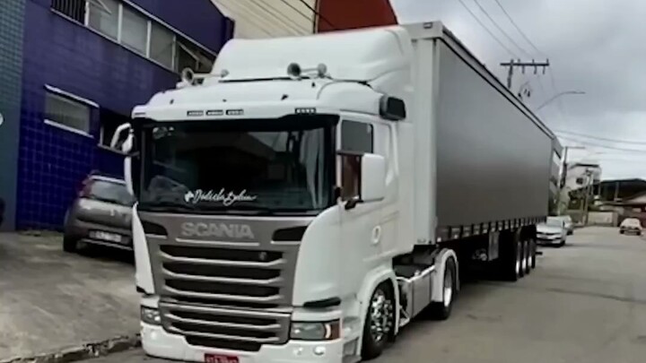 A remote-controlled “toy truck” for adults—can it be driven on the road?