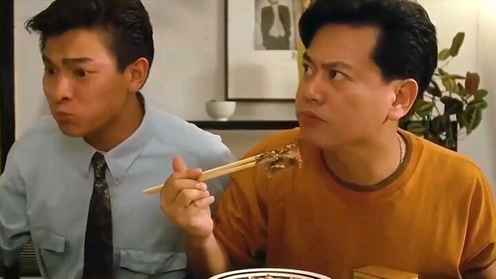 Cảnh ăn uống nổi tiếng của diễn viên kỳ cựu Lưu Đức Hoa! Ăn lưỡi bò và các món ăn tự nấu với miếng l