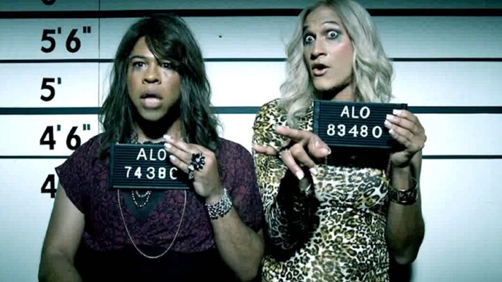 【Black Brothers】Cross-dressing fashionistas love taking selfies