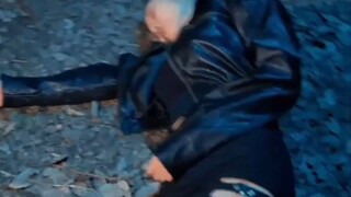 ยอดนักสู้สะท้านฟ้า《狂徒下山》